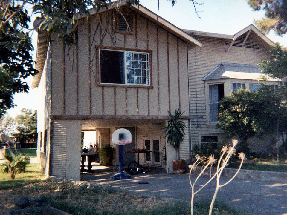 2nd image of 7080 Carmellia Ave
