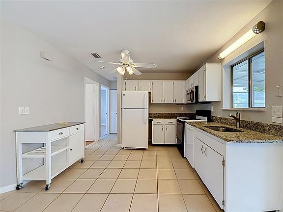 5th image of 4804 Batchelor Ave