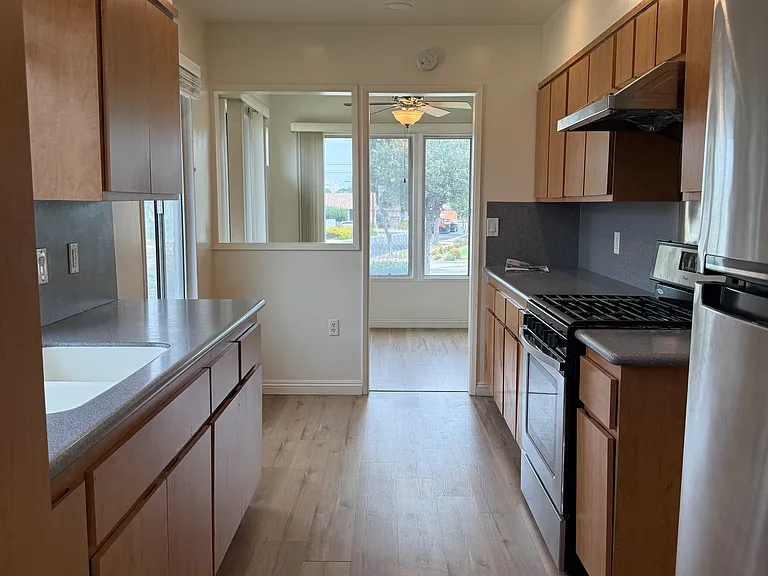 2333 Woods Ave — Photo 5