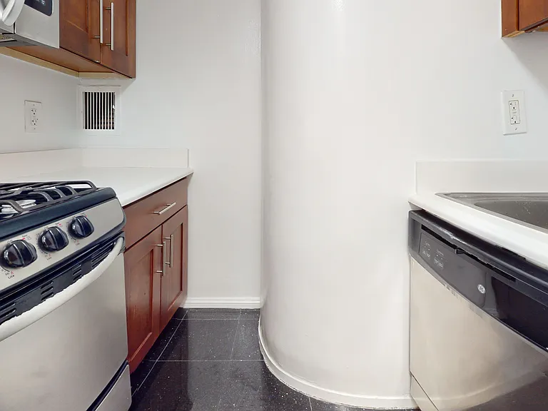 1 Astor Pl #3C — Photo 5