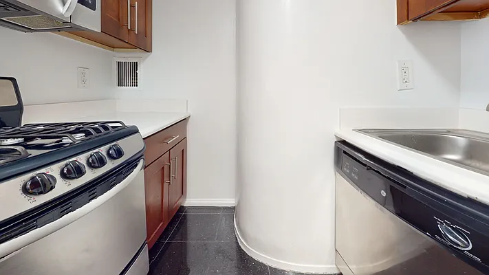 Rented by Bond New York | media 5