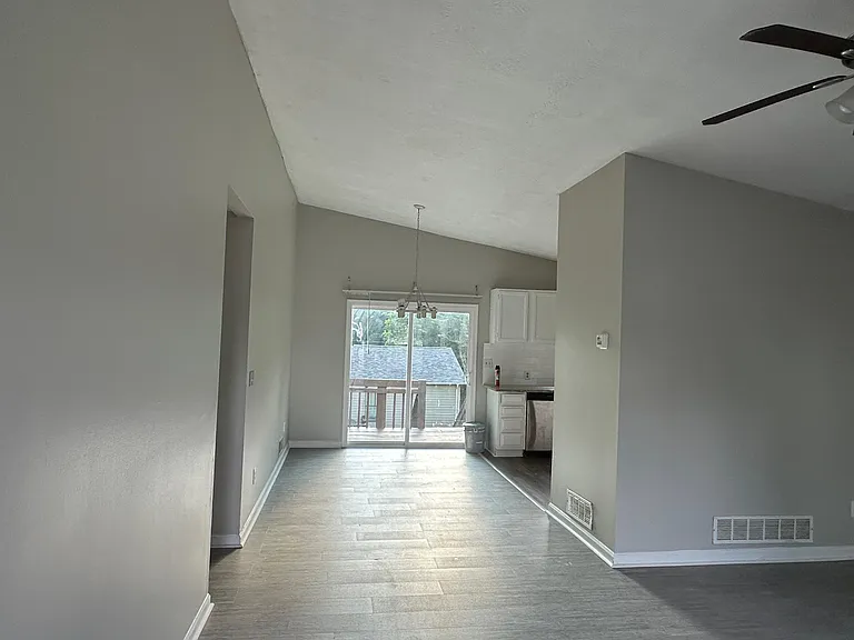 2120 Pinetree Dr #2 — Photo 4