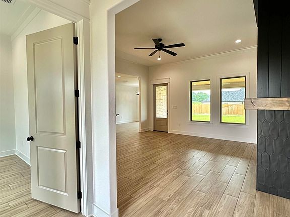 5th image of 291 Brooks Dr