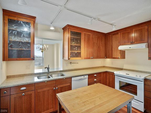 3rd image of 1425 W 28th St APT 621