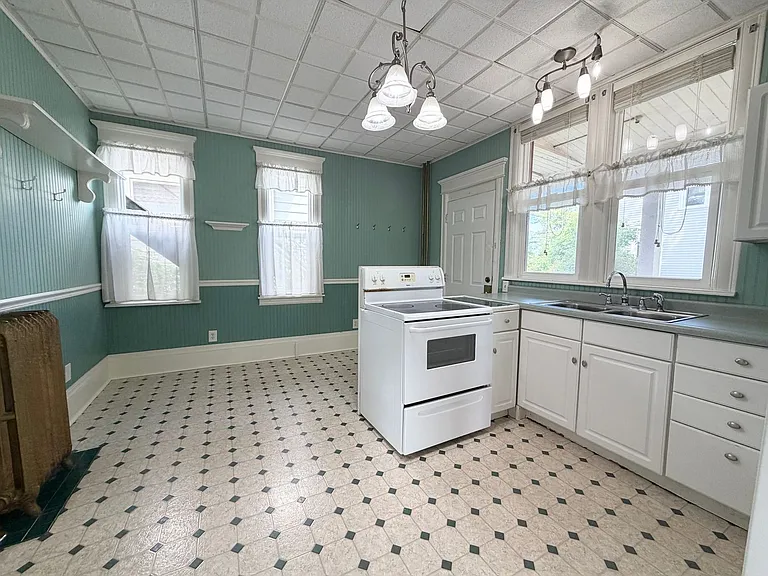 1128 Hammond Ave #1 — Photo 1
