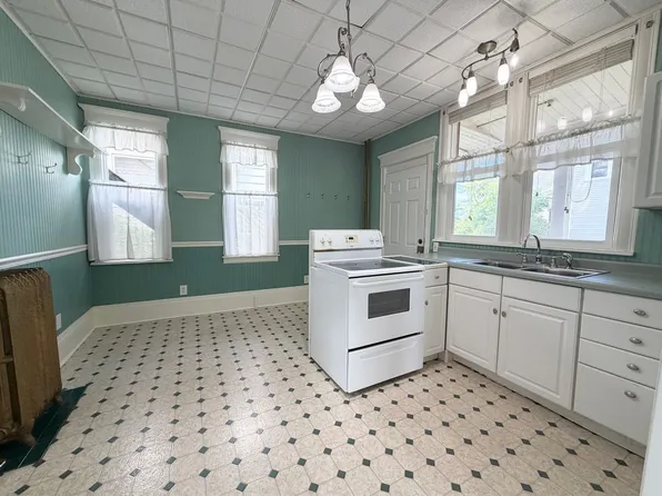 1128 Hammond Ave APT 1, Superior, WI 54880