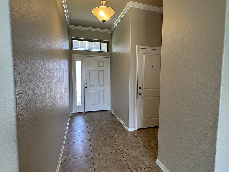 5611 Markham Dr — Photo 3