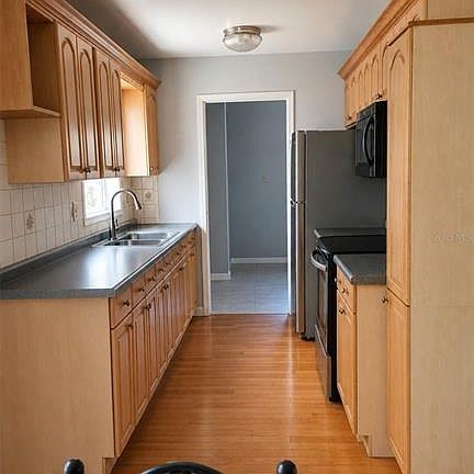 5th image of 783 Cornelia Ct