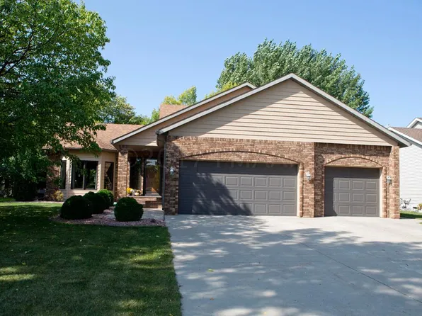 3427 River Dr S, Fargo, ND 58104