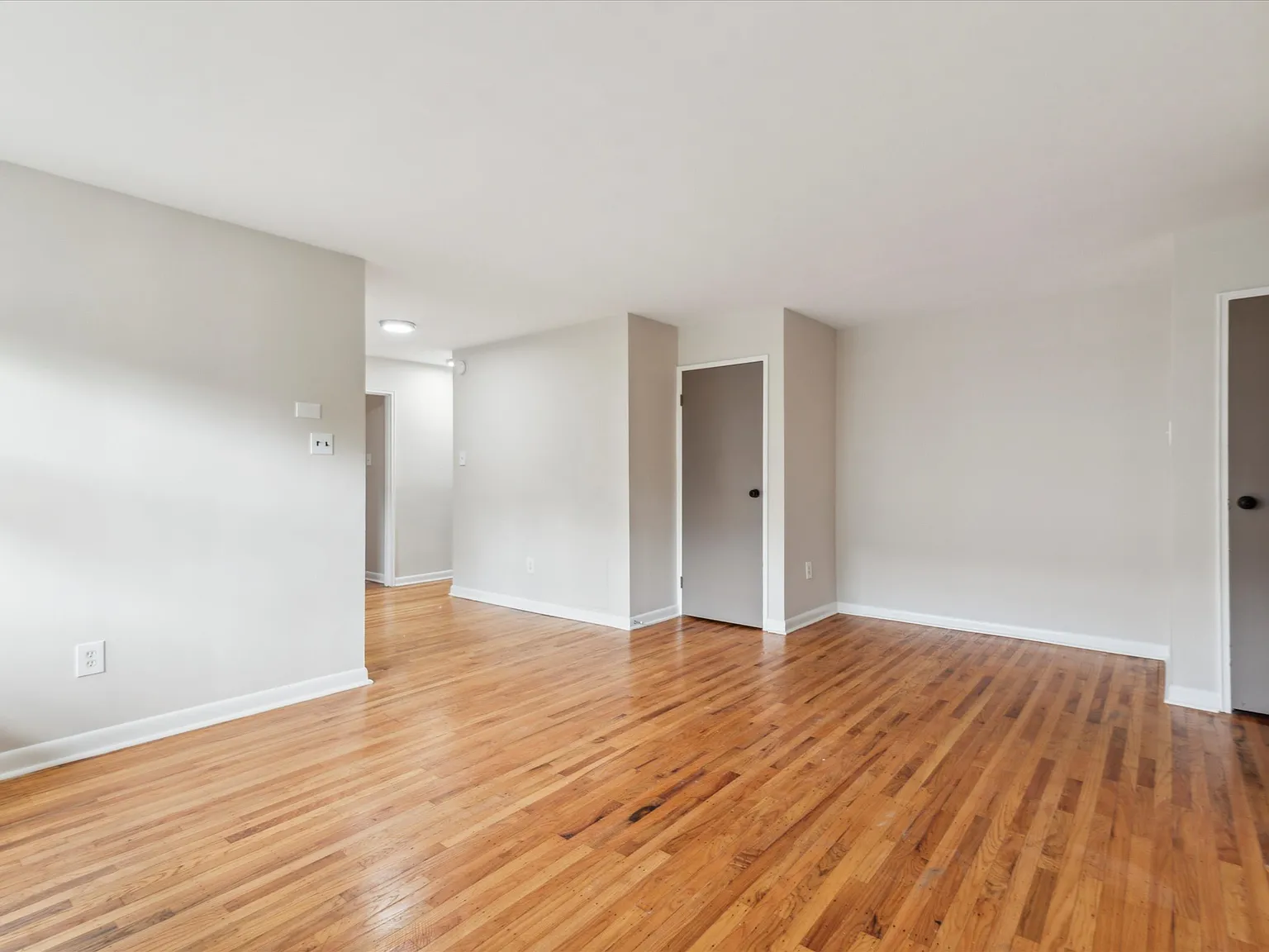 2 bed, 700 sqft, $1,595 — Photo 3
