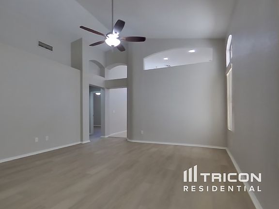 3rd image of 1335 W Wahalla Ln
