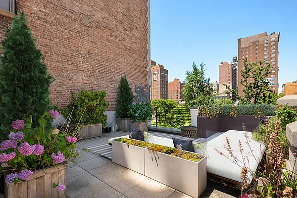 Rented by Compass | media 42