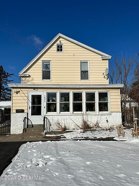 4th image of 1333 8th Avenue