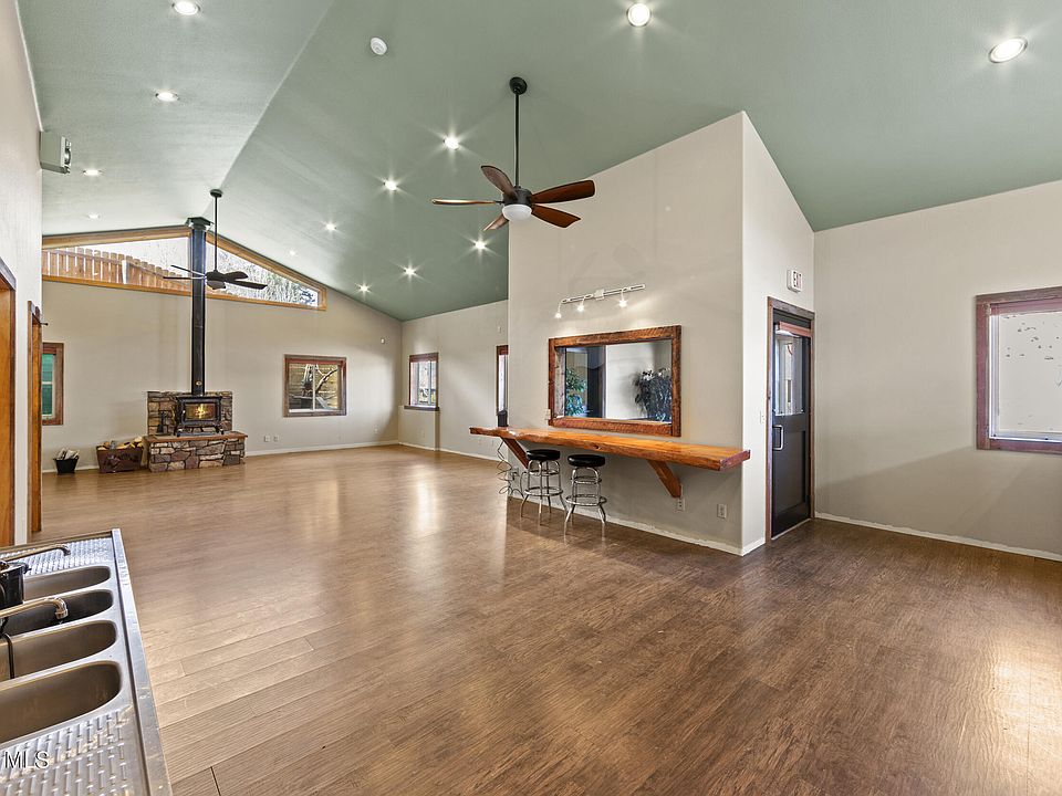 1st image of 606 BYERS Avenue