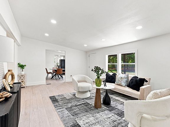 5th image of 9399 Bartlett Ln