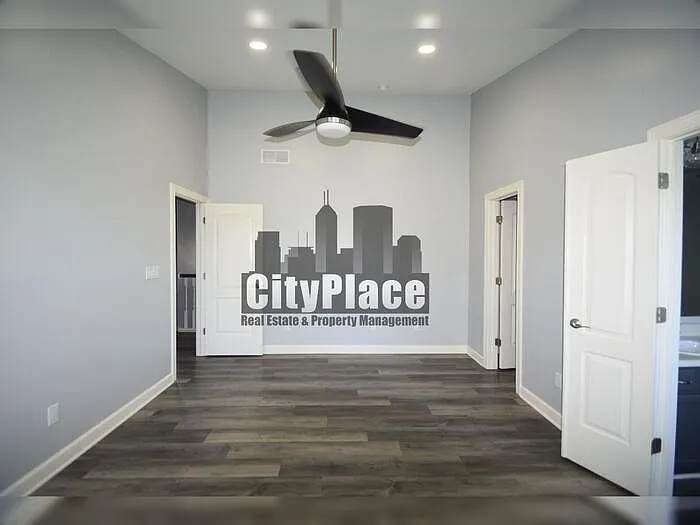 4440 Valley Trace Dr — Photo 31