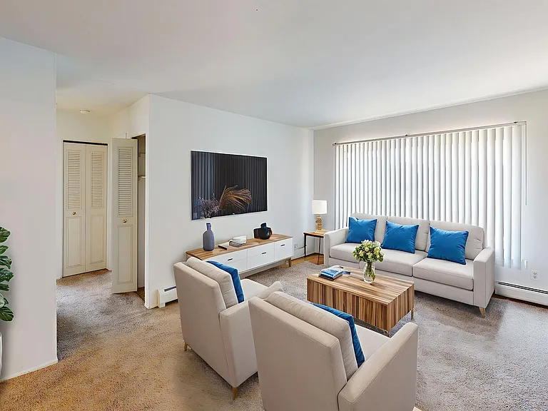 Outer Drive Manor Apartments — Photo 5