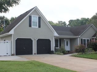 1305 Autumn Oaks Dr, Chesapeake, VA 23322