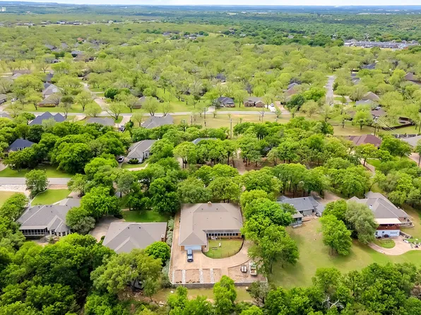 6212 Westover Dr, Granbury, TX 76049