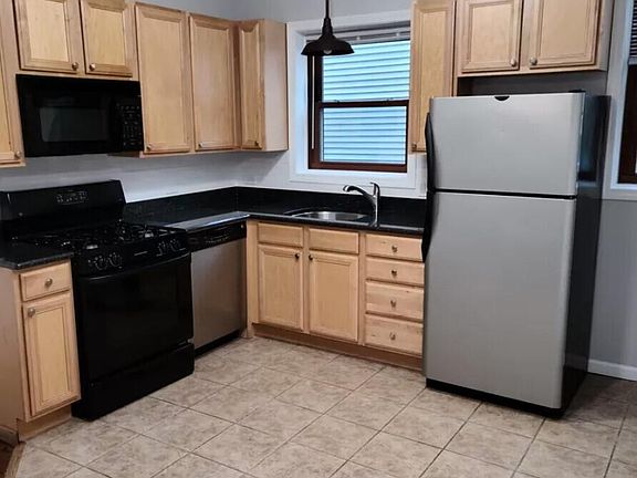 3rd image of 3710 N Sheffield Ave APT 205