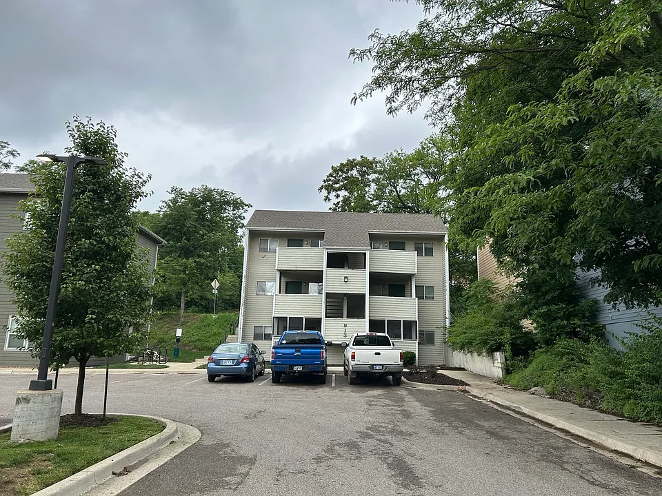 913 Michigan St