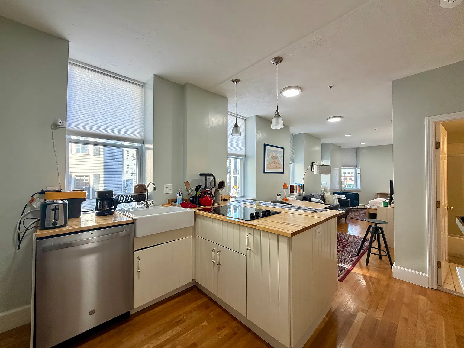 Studio, $2,600 — Photo 1
