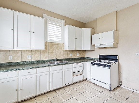 4th image of 1325 W Indiana Ave