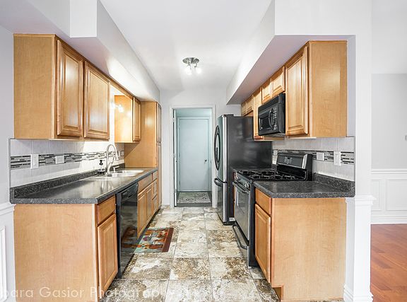5th image of 9219 Virginia Ct #901