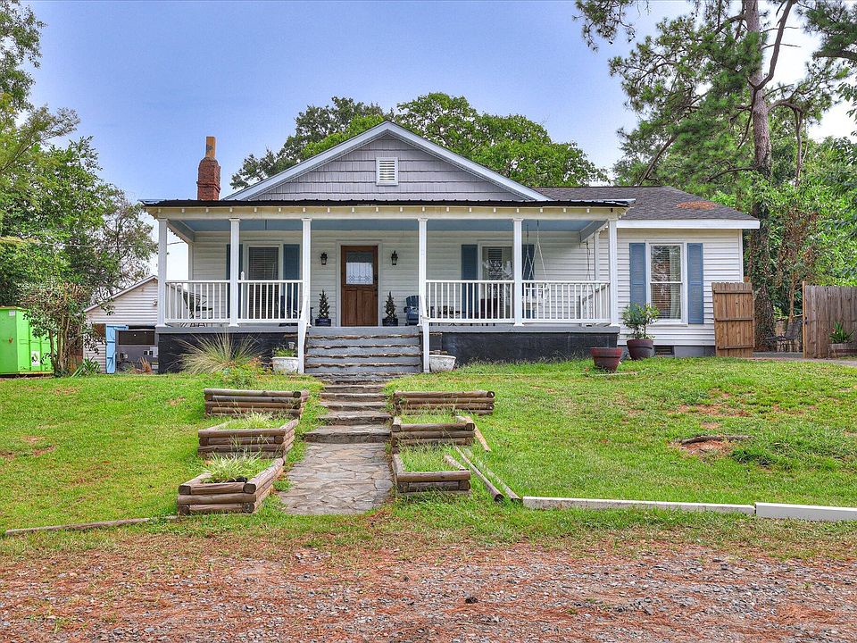 1st image of 211 Bluff Ave