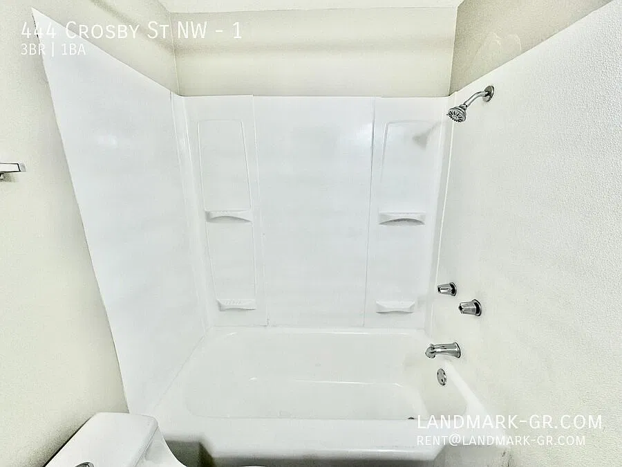 Move In Ready Updated 3 Bed /1 Bath Grand Rapids Nw — Photo 4