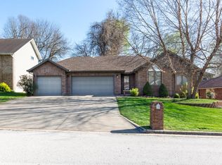 2350 W Nottingham St, Springfield, MO 65810