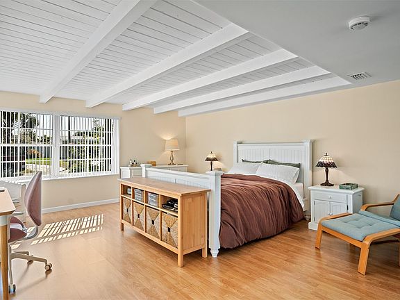 4th image of 2555 Nassau Lane