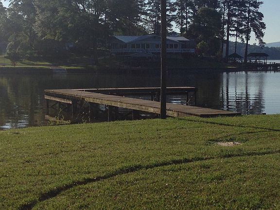 4th image of 695 Riverview Dr