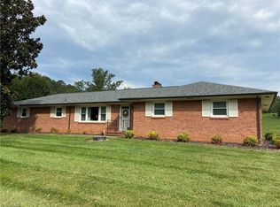 2547 Riverside Dr, Mount Airy, NC 27030
