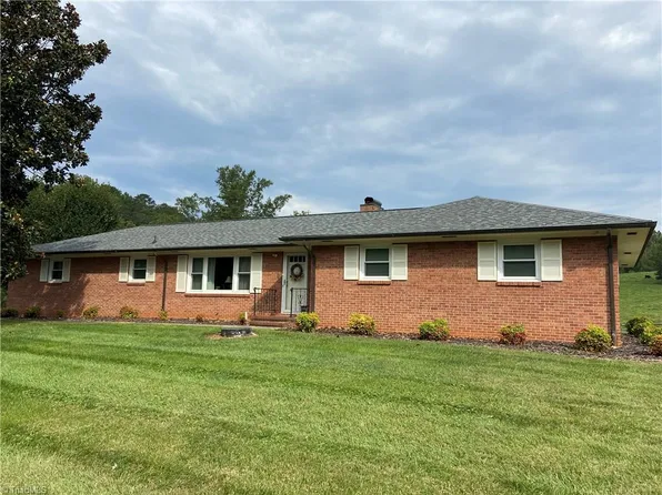 2547 Riverside Dr, Mount Airy, NC 27030