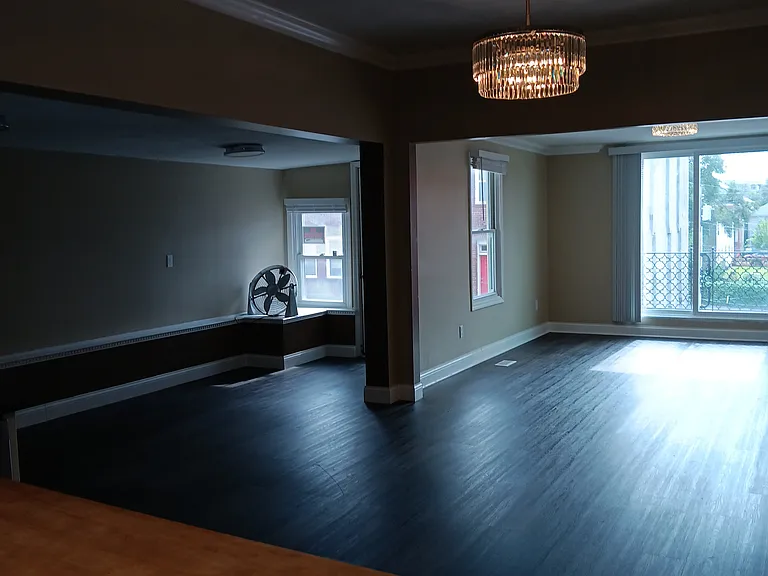 537 Gillis St #HOUSE — Photo 9