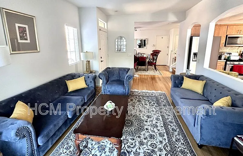 3 bed, 2.5 bath, 1407 sqft, $4,195 — Photo 3