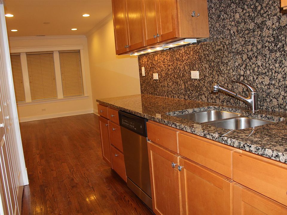 3652 W Belle Plain #304-3
