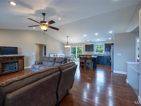 4th image of 360 Cedar Meadows Dr