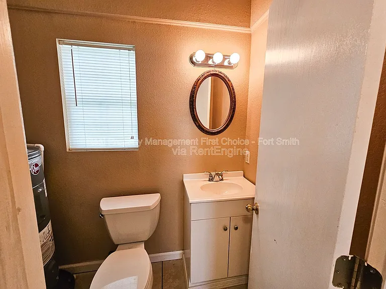 1008 S 23rd St — Photo 7