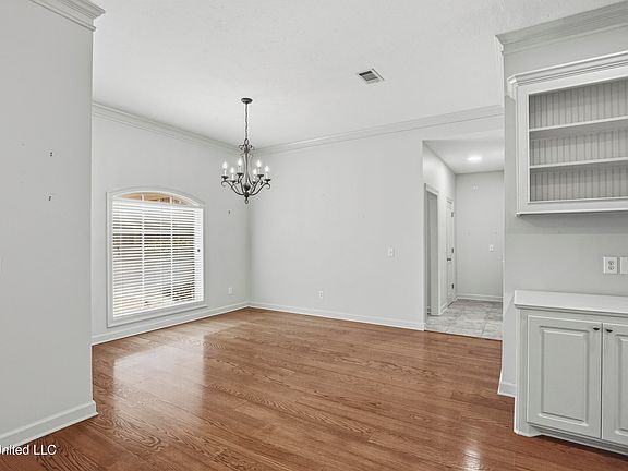 4th image of 125 Seville Way