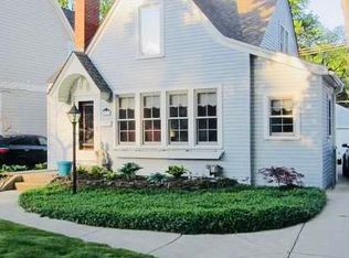 910 Edgewood Dr, Royal Oak, MI