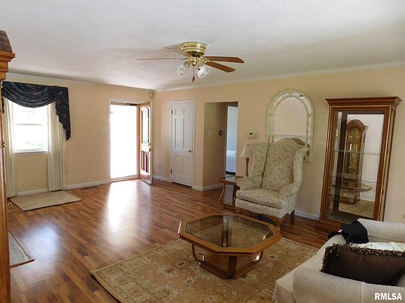 4th image of 900 N College St