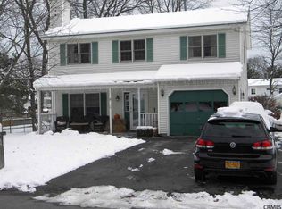 8 Cartwheel Dr, Scotia, NY 12302
