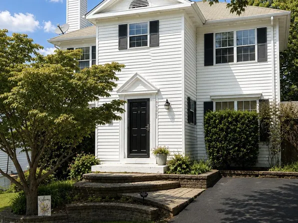 10004 Georgian Woods Ct, Burke, VA 22015