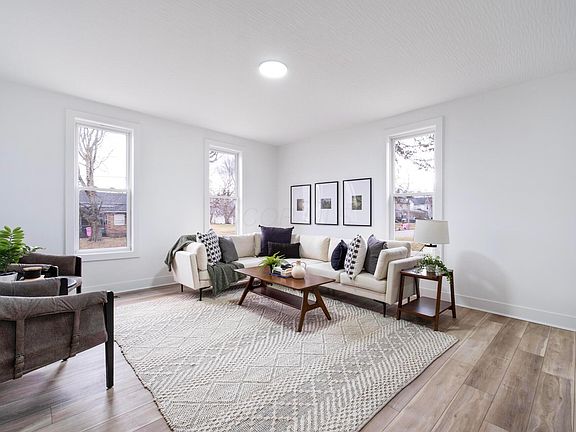 4th image of 394 S Main St