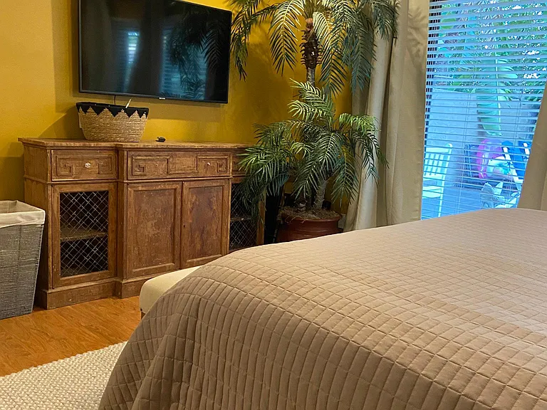 third bedroom master bedroom TV