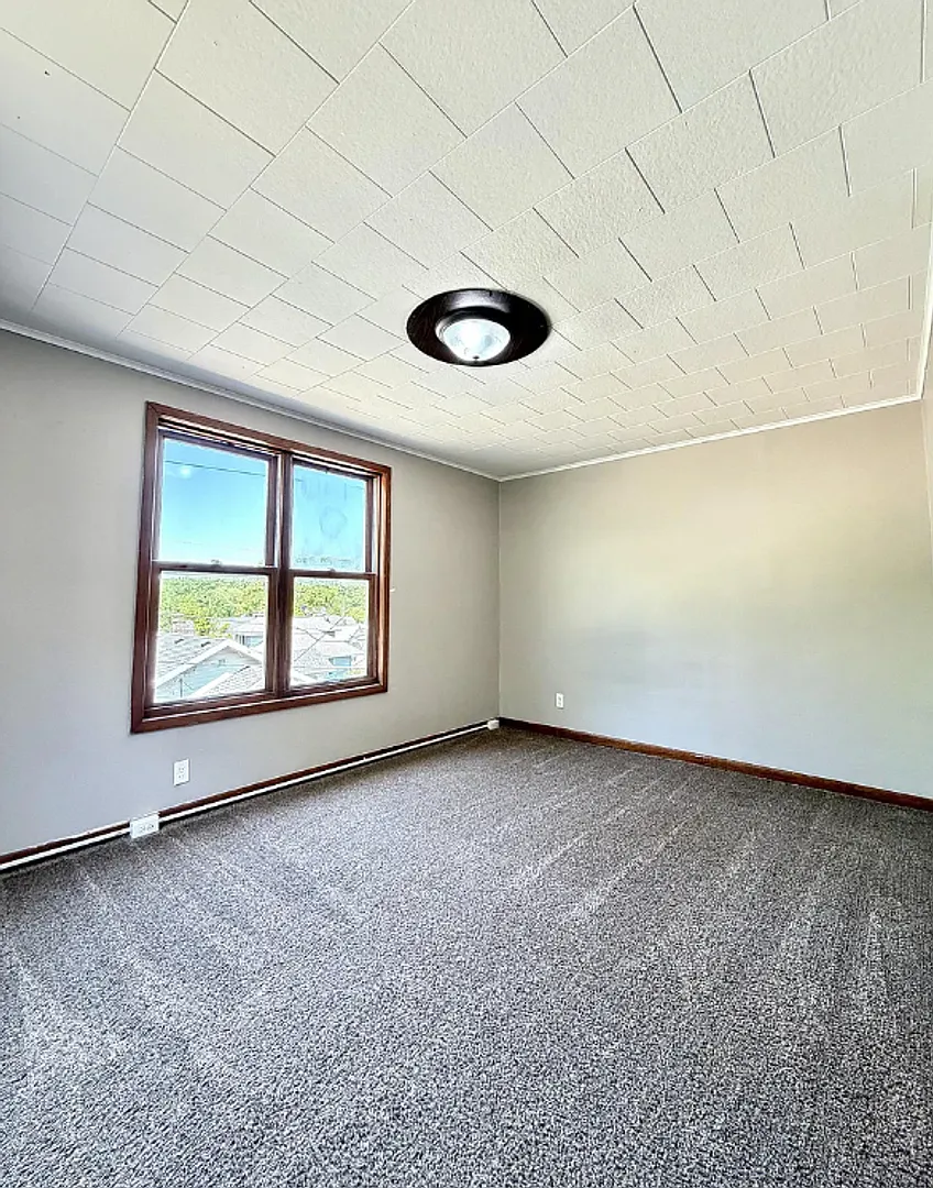 3 bedroom unit with bonus attic space — Photo 3