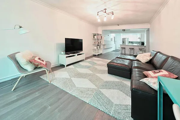 Sold by Momentum Real Estate LLC | media 2