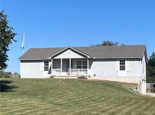 20824 Brandt Rd, Tonganoxie, KS 66086